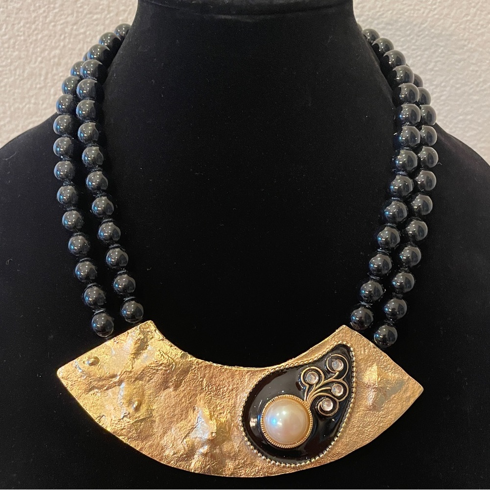 Stunning Vintage black bead & faux gold necklace
